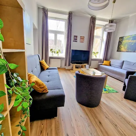 Piotrkowska-i- 75mcentral Cosy&freeparking Apartment